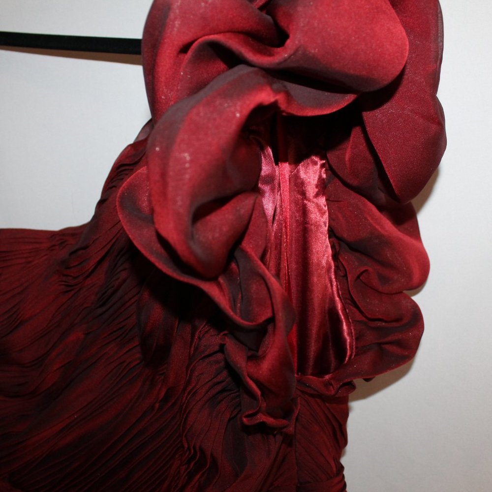 NWT Mac Duggal ORGANZA ONE SHOULDER PLEATED GOWN WINE RED 67878 - Picture 5 of 8